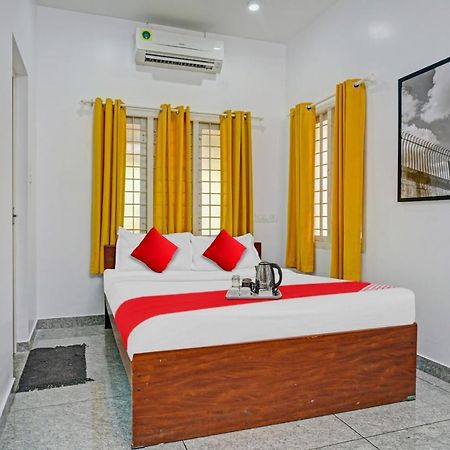 Oyo Thykoodam Sleep Inn Kochi Exterior foto