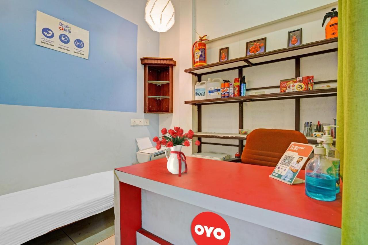 Oyo Thykoodam Sleep Inn Kochi Exterior foto